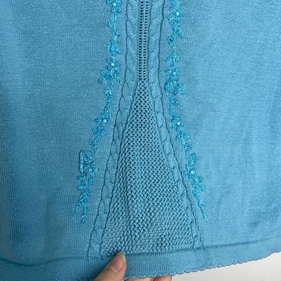 Vintage dainty floral embroidery blue sweater - Picture 8 of 8